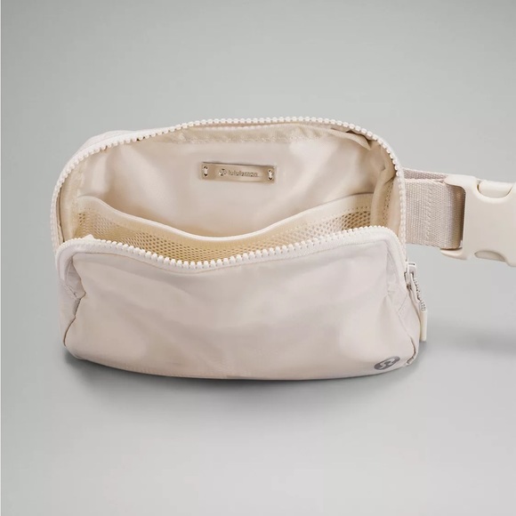 NWT Lululemon Everywhere Belt Bag - White Opal - Tik Tok Viral Bag! - Picture 5 of 7
